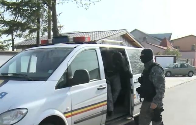 Percheziţii in Bucuresti. 15.000 de locatari in 3 apartamente