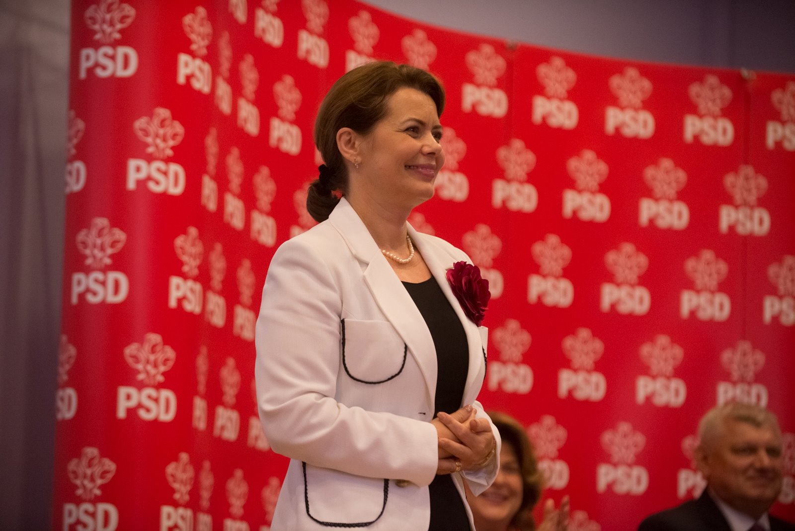 Fost ministru PSD, dupa ultimul mesaj al Corinei Cretu: „Abia acum putem vorbi de tradarea interesului national”