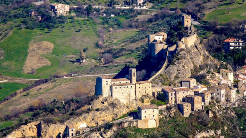 roccascalegna-castle-italy-