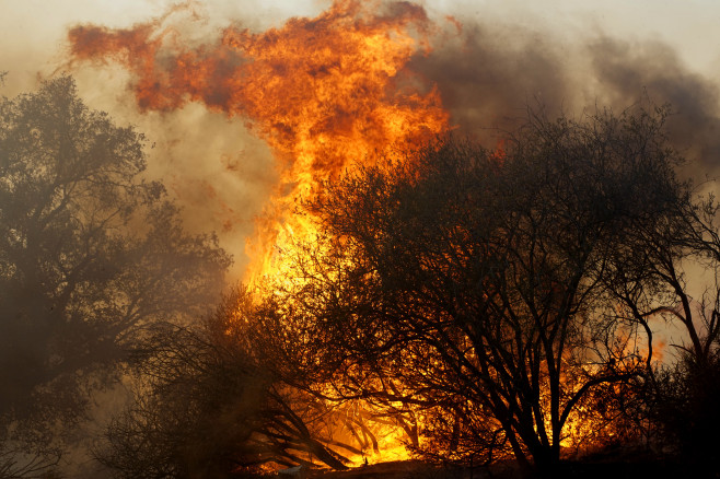 250,000 Evacuated In Southern California As Woolsey Fire Torches Over 80,000 Acres