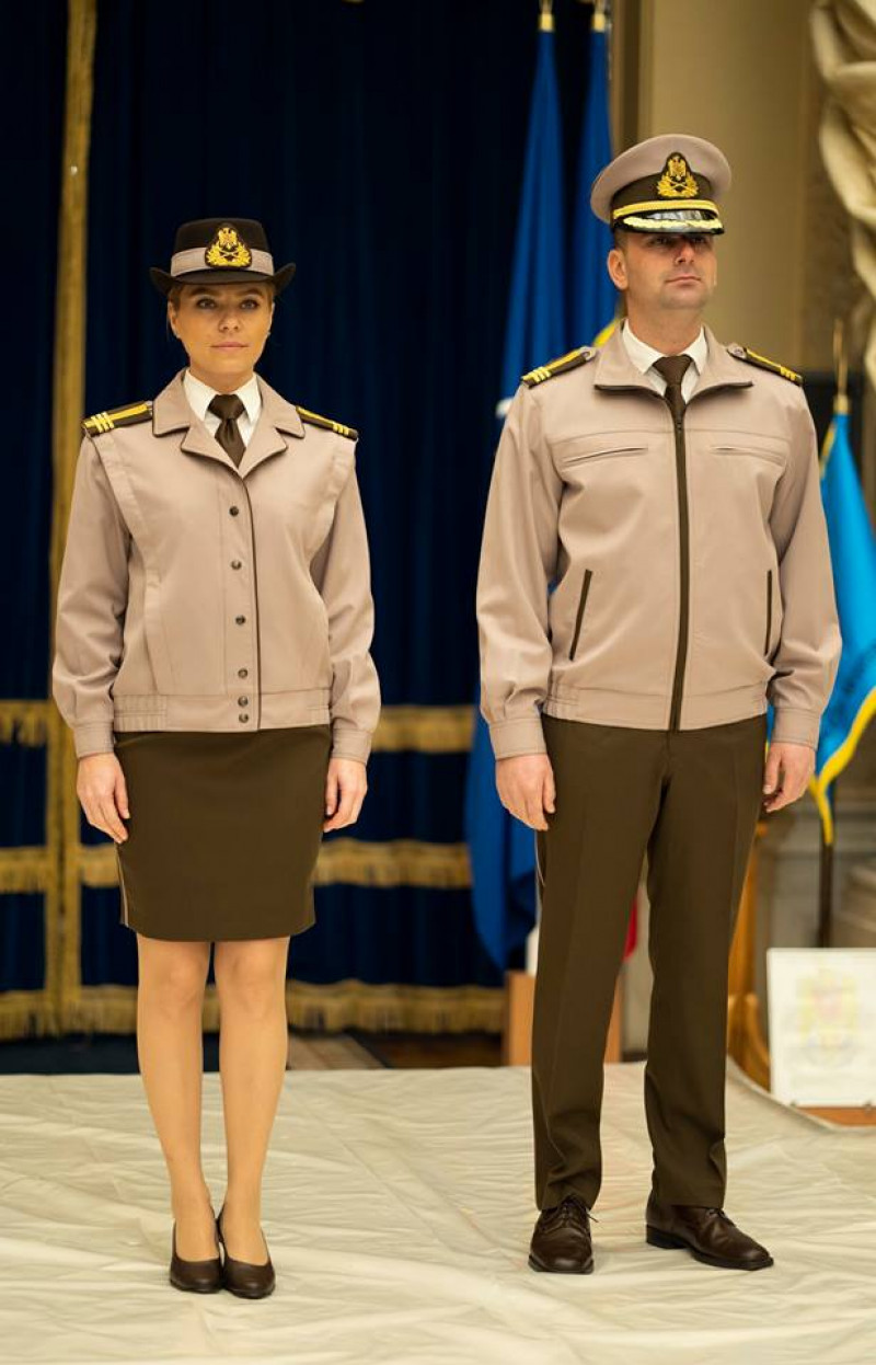To Nine envy Great Barrier Reef FOTO, VIDEO | Noile propuneri de uniforme pentru militarii români,  prezentate la Cercul Militar | Digi24