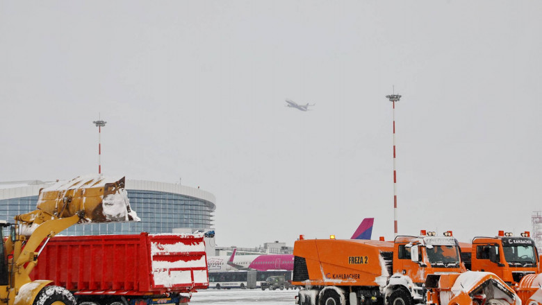 aeroport otopeni iarna avioane_bucharest airports fb (2)