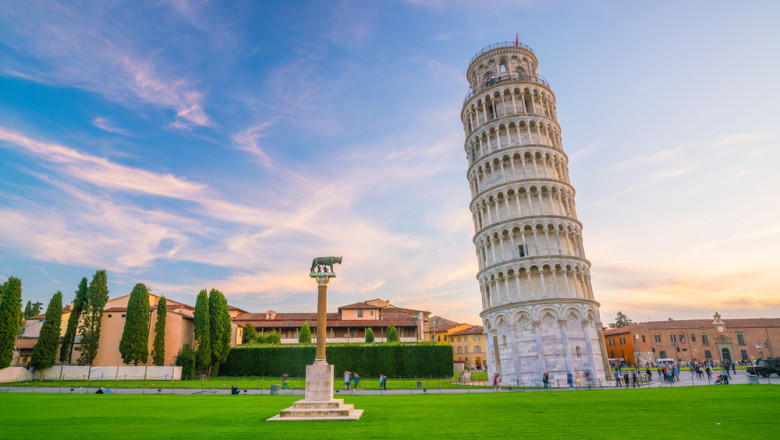 Turnul din Pisa la apus