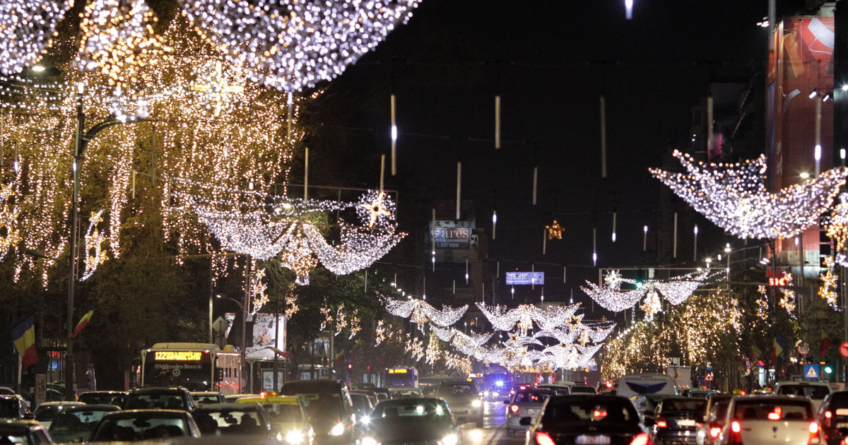 Pe Ploaie Veţi Aprinde Luminile De Ceaţă Din Spate S-au aprins luminile de Crăciun în București | Digi24