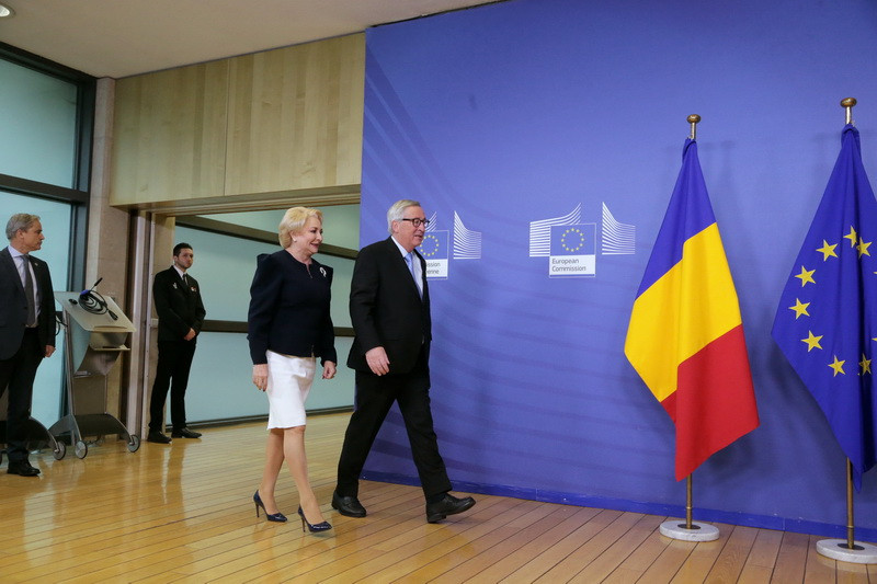 viorica-dancila-jean-claude-juncker-gov (1)