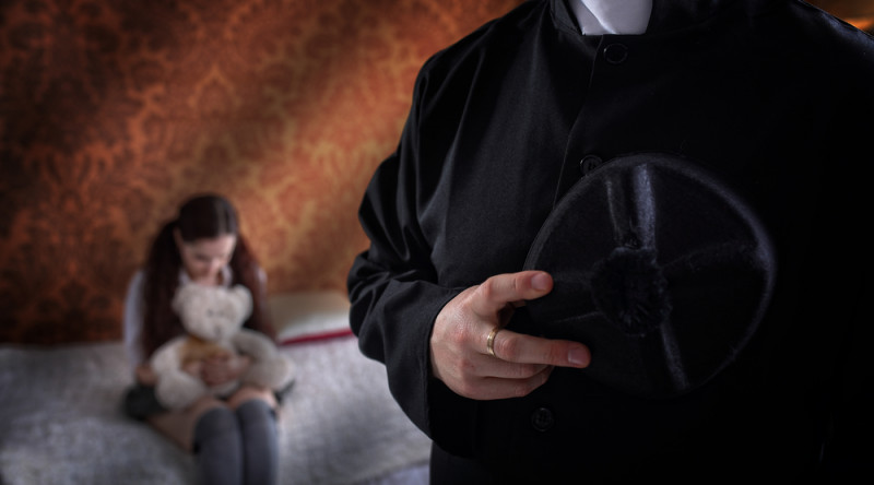 preot acuzat de viol