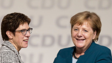 Angela Merkel și succesoarea sa la CDU, Annegret Kramp-Karrenbauer zâmbesc