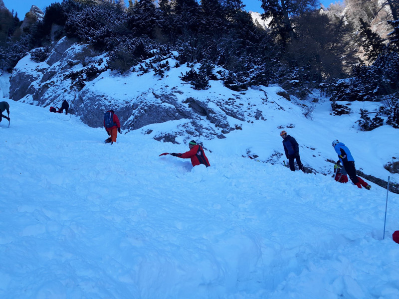 iarna-munte-avalansa-salvamont-busteni