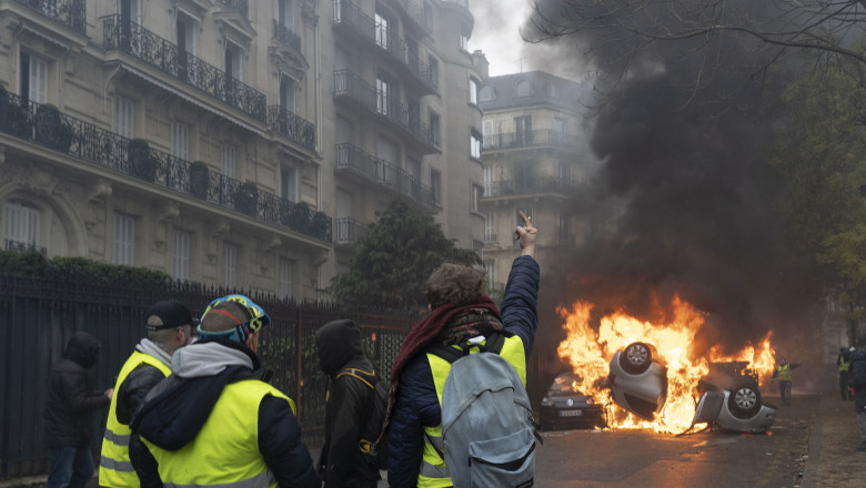 France's 'Yellow Vest' Protesters Return to Champs-Elysees