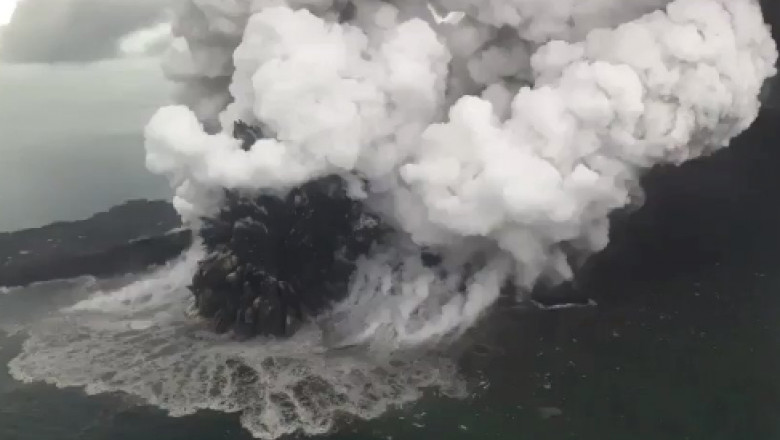 eruptie-vulcan-Anak-Krakatoa