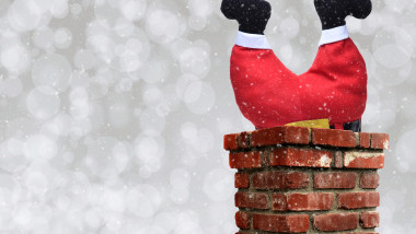 Un copil de 14 ani din Austria a rămas blocat în horn, după ce a vrut să-l imite pe Moș Crăciun. Foto: Shutterstock