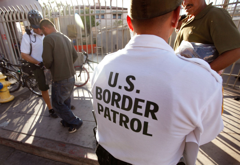 Border Agents Struggle To Keep Immigrants From Illegally Crossing AZ Border