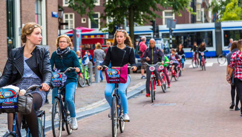 Țara europeană care va locuitorii care merg cu bicicleta. Cât vor putea câștiga pe lună | Digi24