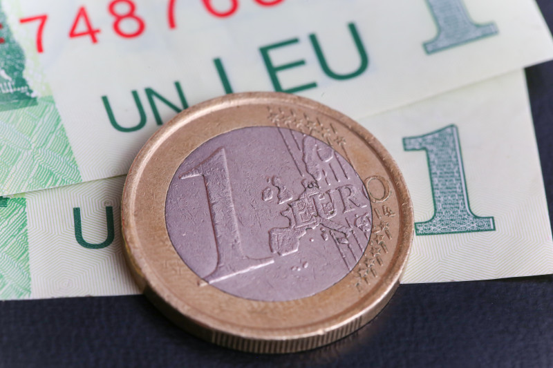curs euro leu bani lei bancnote_shutterstock_783456736