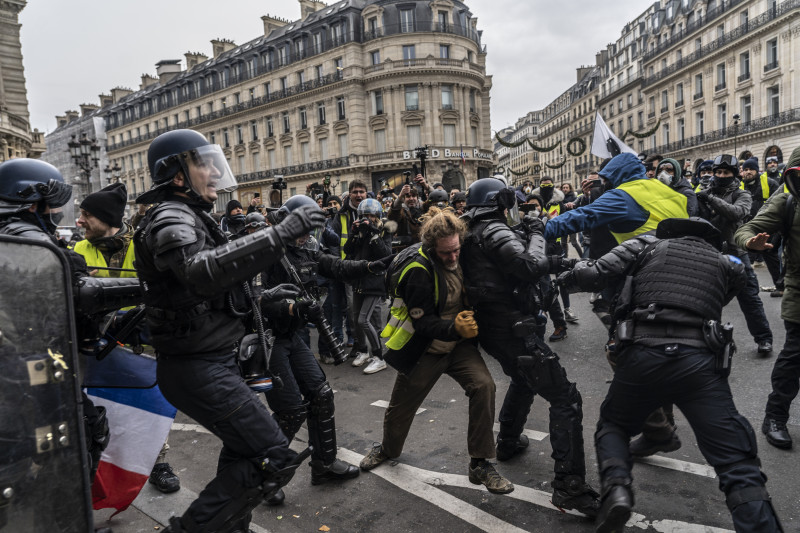 'Yellow Vests' Return Despite Macron's Concessions