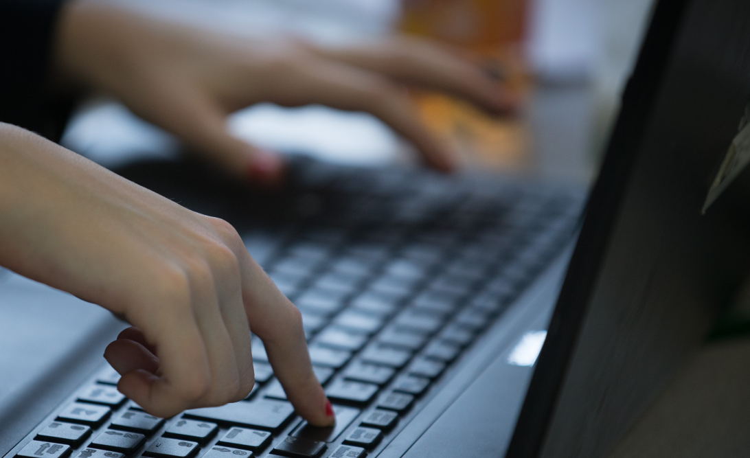 Reacția Ministerului Apărării după dezvăluirile că zeci de conturi de e-mail ale Forțelor Aeriene au fost sparte de hackeri ruși