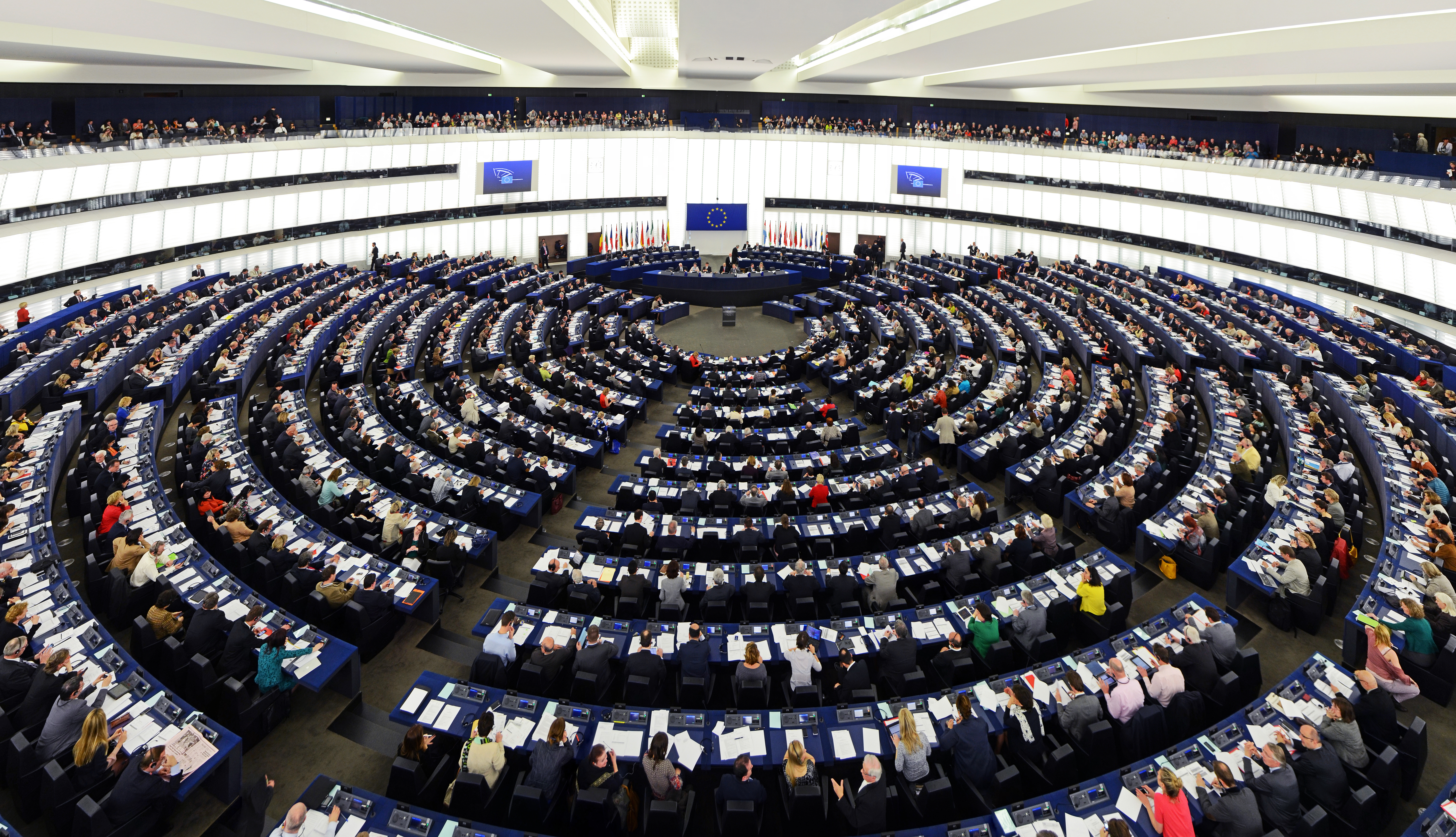 Alertă teroristă în Parlamentul European de la Strasbourg. S-a emis alertă de contaminare a sticlelor cu apă