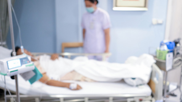 femeie la spital