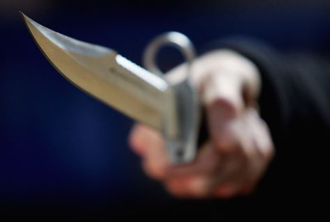 Un bărbat din Argeș, suspectat că și-a înjunghiat mortal vecinul, a fost reținut de polițiști