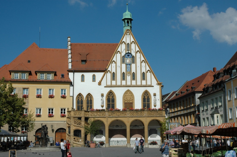 Amberg_Marktplatz-Rathaus - wikipedia