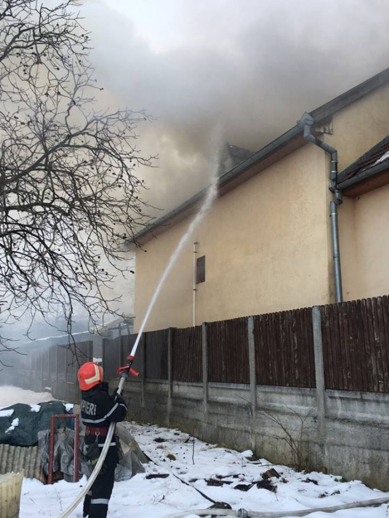 incendiu centru plasamenty (2)