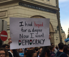 Protest la Budapesta faţă de legea privind orele suplimentare de muncă