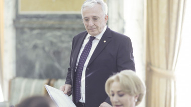 180412_SEDINTA_GUVERN_COMISIA_NATIONALA_TRECERE_EURO_02_ dancila isarescu INQUAM_Photos_Octav_Ganea