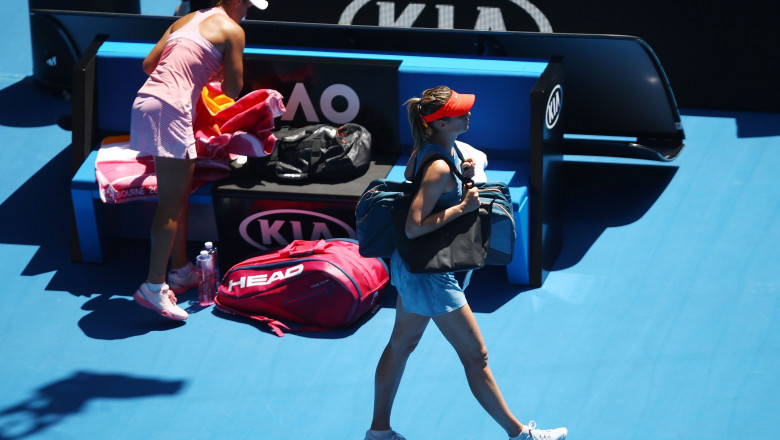 Maria Sharapova paraseste terenul la Australian Open 2019 dupa ce a fost eliminata de Ashely Bartly