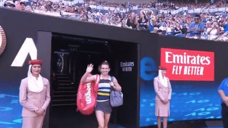 Simona Halep intră pe teren pentru meciul cu Serena Williams din optimile de finală ale Australian Open