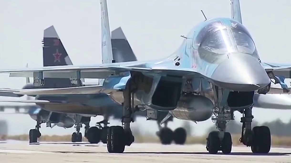 Momentul în care avionul Su-34 se prăbușește peste un bloc din Rusia