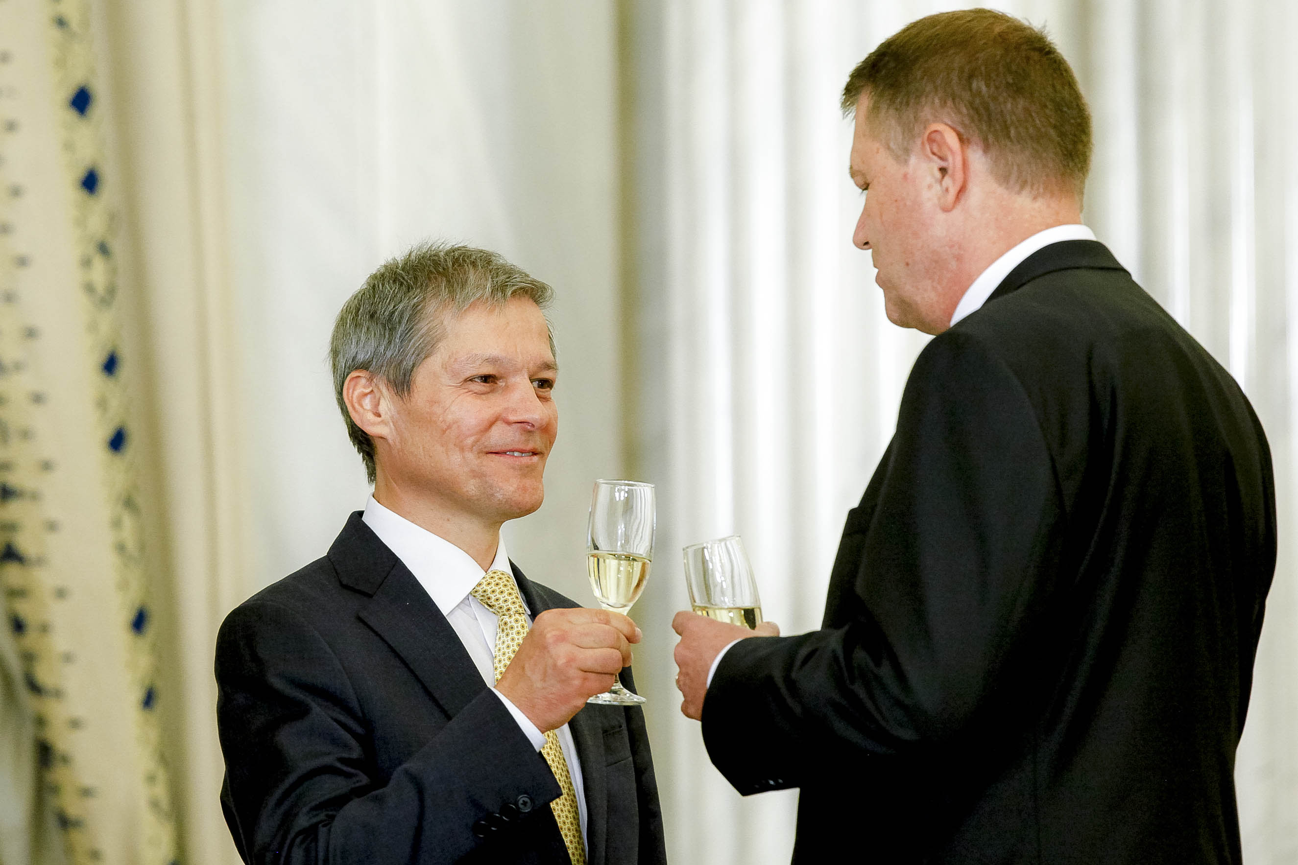 Prima reacție a lui Dacian Cioloș, după ce a fost desemnat să formeze guvernul: Pornim negocierile cu celelalte partide