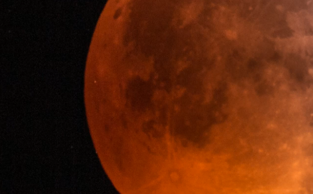 Imagini rare. Un meteorit a lovit luna in timpul eclipsei
