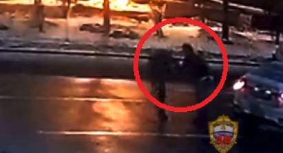 VIDEO. O femeie a batut un taximetrist si i-a furat masina din cauza tarifului prea mare