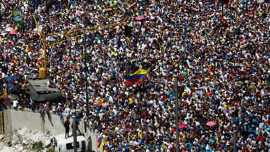 Proteste masive în Caracas, Venezuela, împotriva regimului Maduro