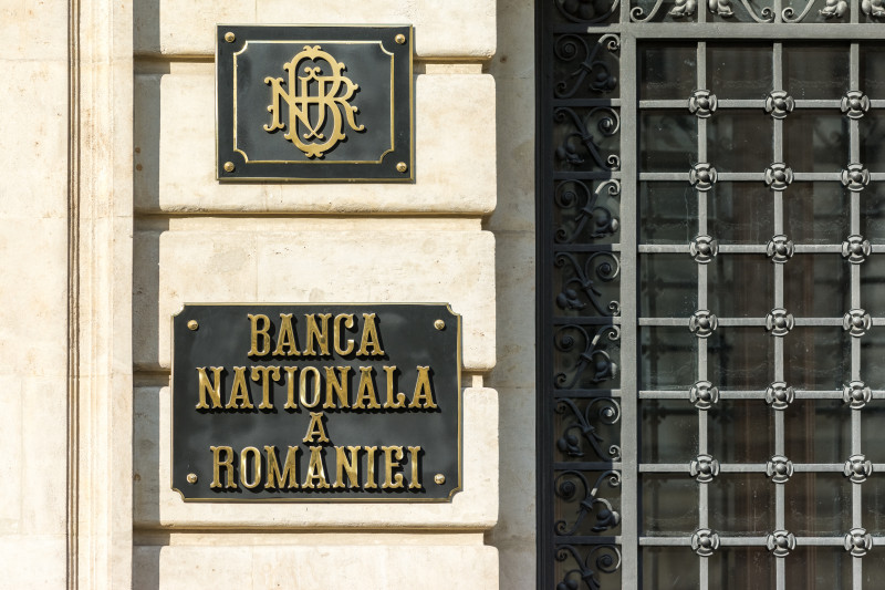 bnr banca nationala a romaniei sigla logo shutterstock_182768249