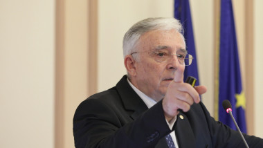 Mugur Isarescu, Guverntor BNR