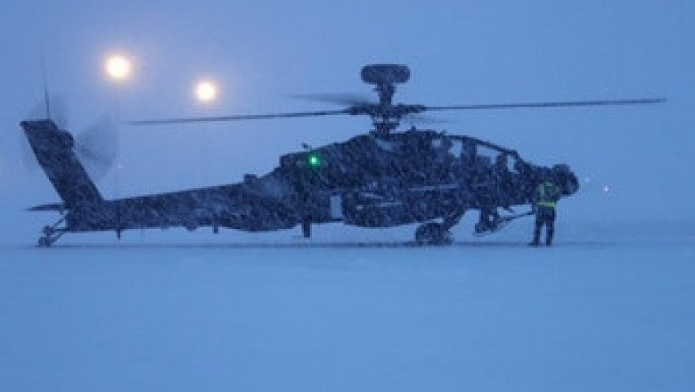 elicopter apache cercul polar