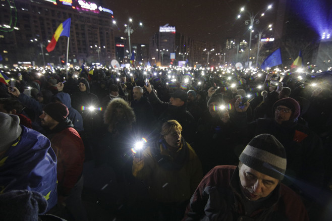 piata victoriei protest luminitele ID106042_INQUAM_Photos_George_Calin