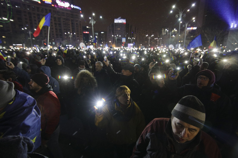 piata victoriei protest luminitele ID106042_INQUAM_Photos_George_Calin