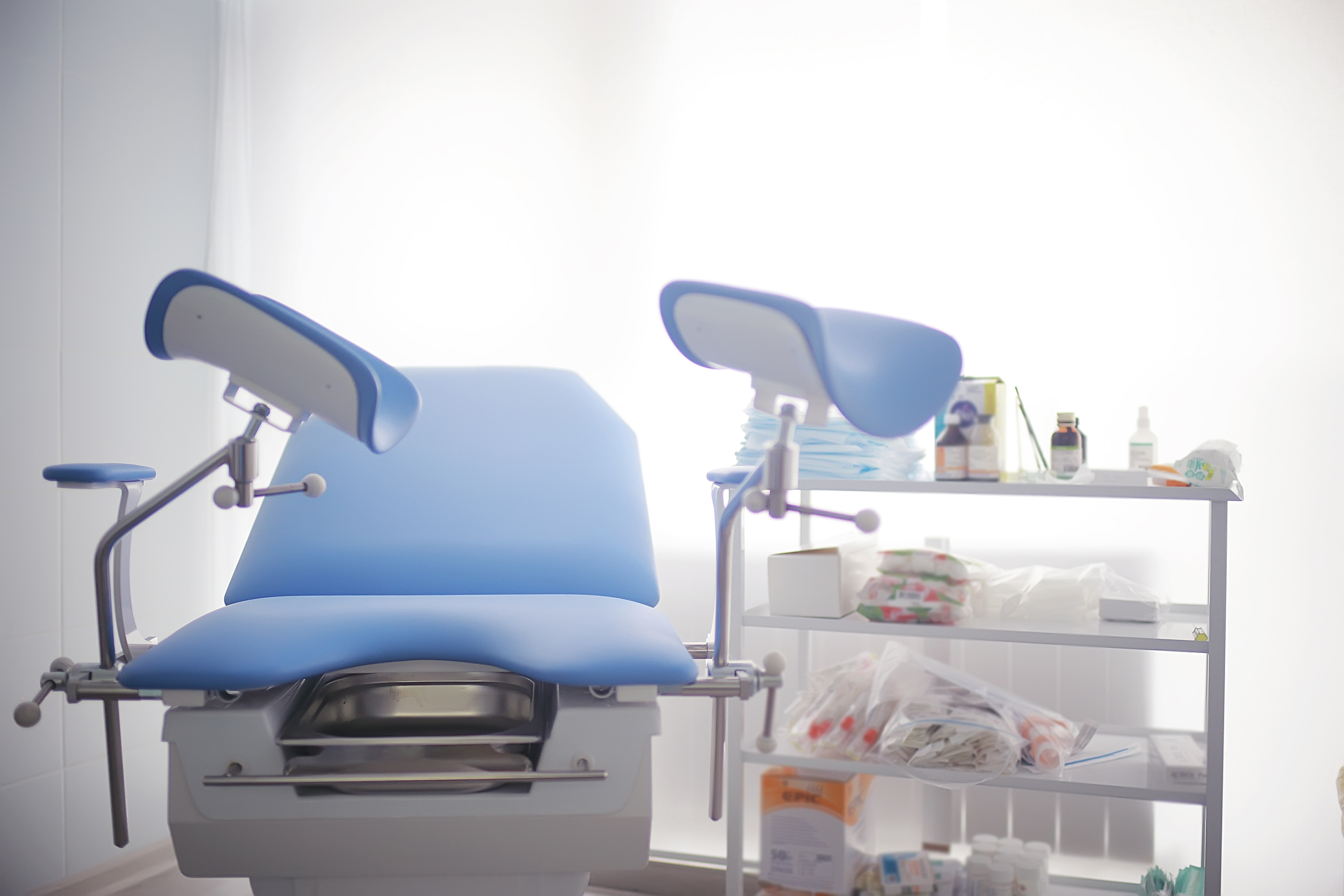 Medic ginecolog de la Spitalul Filantropia, obligat să-i plătească unei paciente 80.000 de euro pentru că i-a pus viaţa în pericol