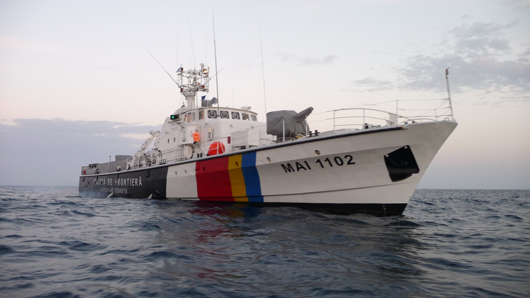 Două obiecte neidentificate plutesc în Marea Neagră. Forțele Navale spun că nu ar fi vorba de mine, dar situația este monitorizată