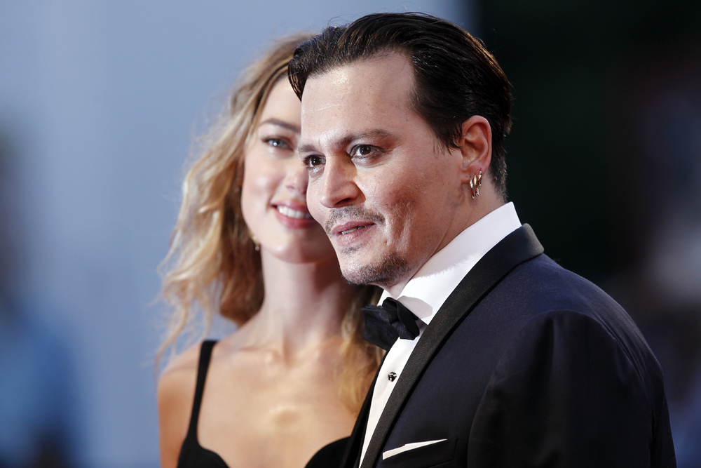 Un nou episod in scandalul Johnny Depp - Amber Heard. „A aruncat in mine cu lumanari aprinse”