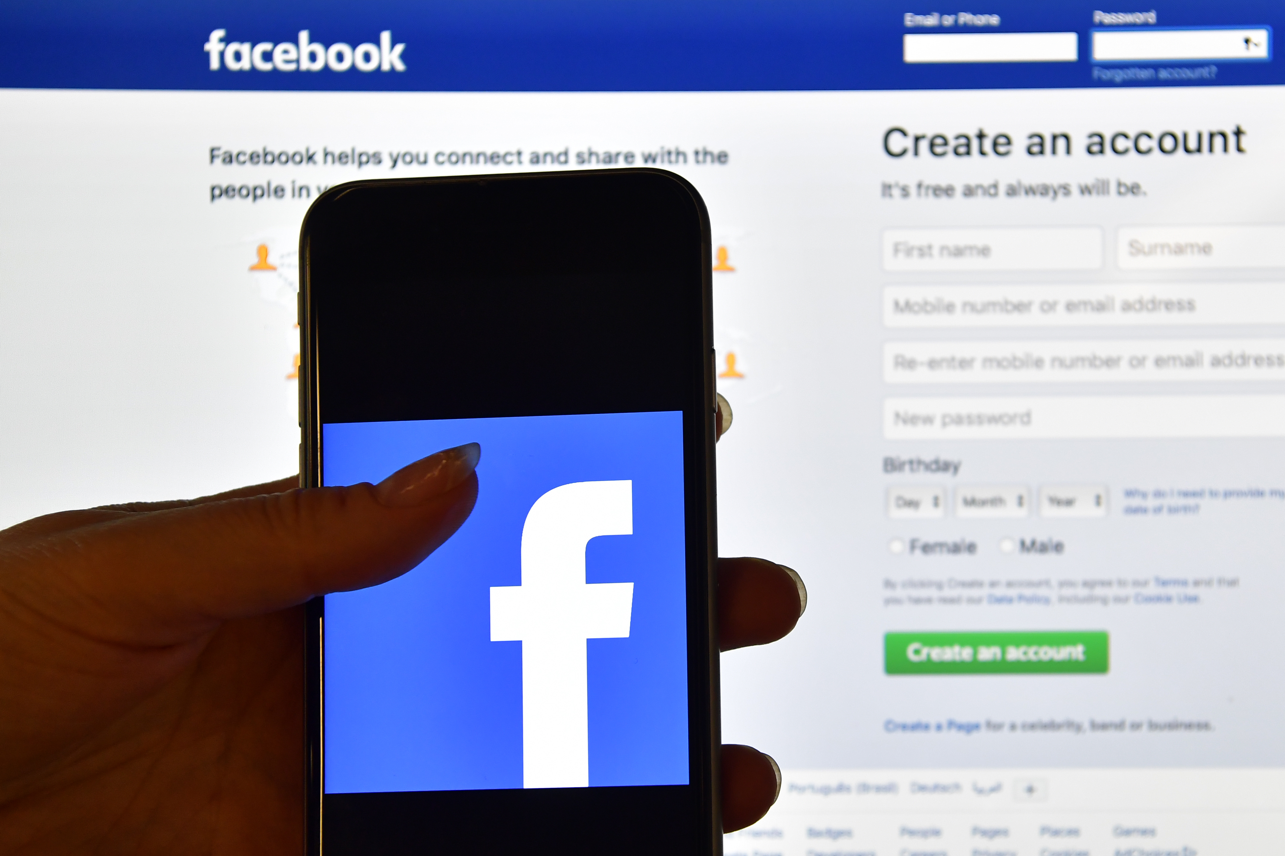 Ce taxe a platit filiala britanica a Facebook, in 2018, la venituri record de 1,65 miliarde de lire sterline