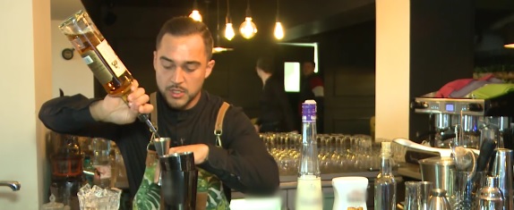 Bautura unica creata de un oradean care participa la competitia celor mai buni barmani din lume