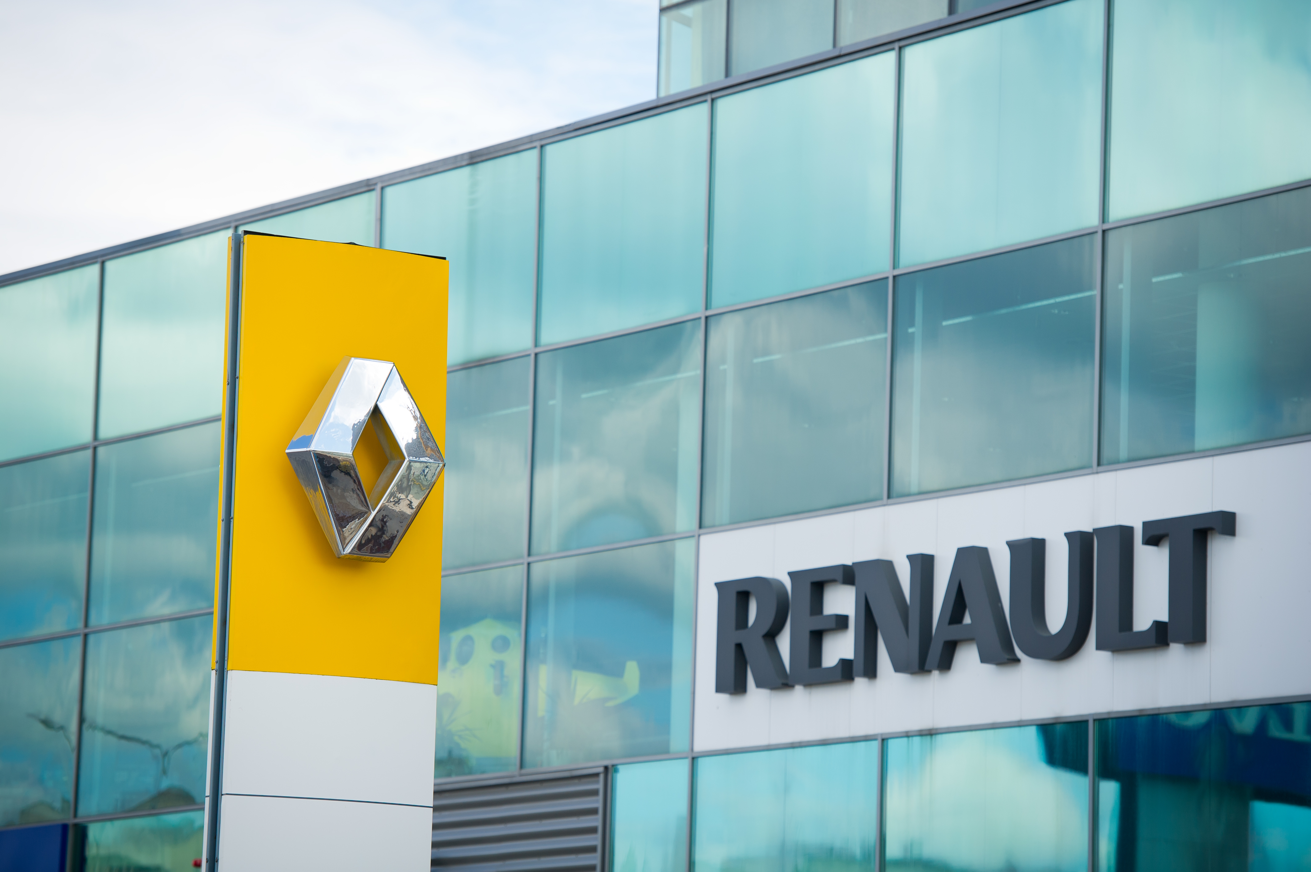 Rusia folosește un mare producător auto francez pentru a le transmite un mesaj companiilor occidentale despre părăsirea pieței sale