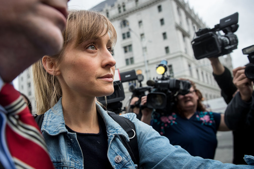 Actriţa Allison Mack, condamnată pentru că transforma femei în sclave sexuale pentru secta NXIVM, a fost eliberată din închisoare