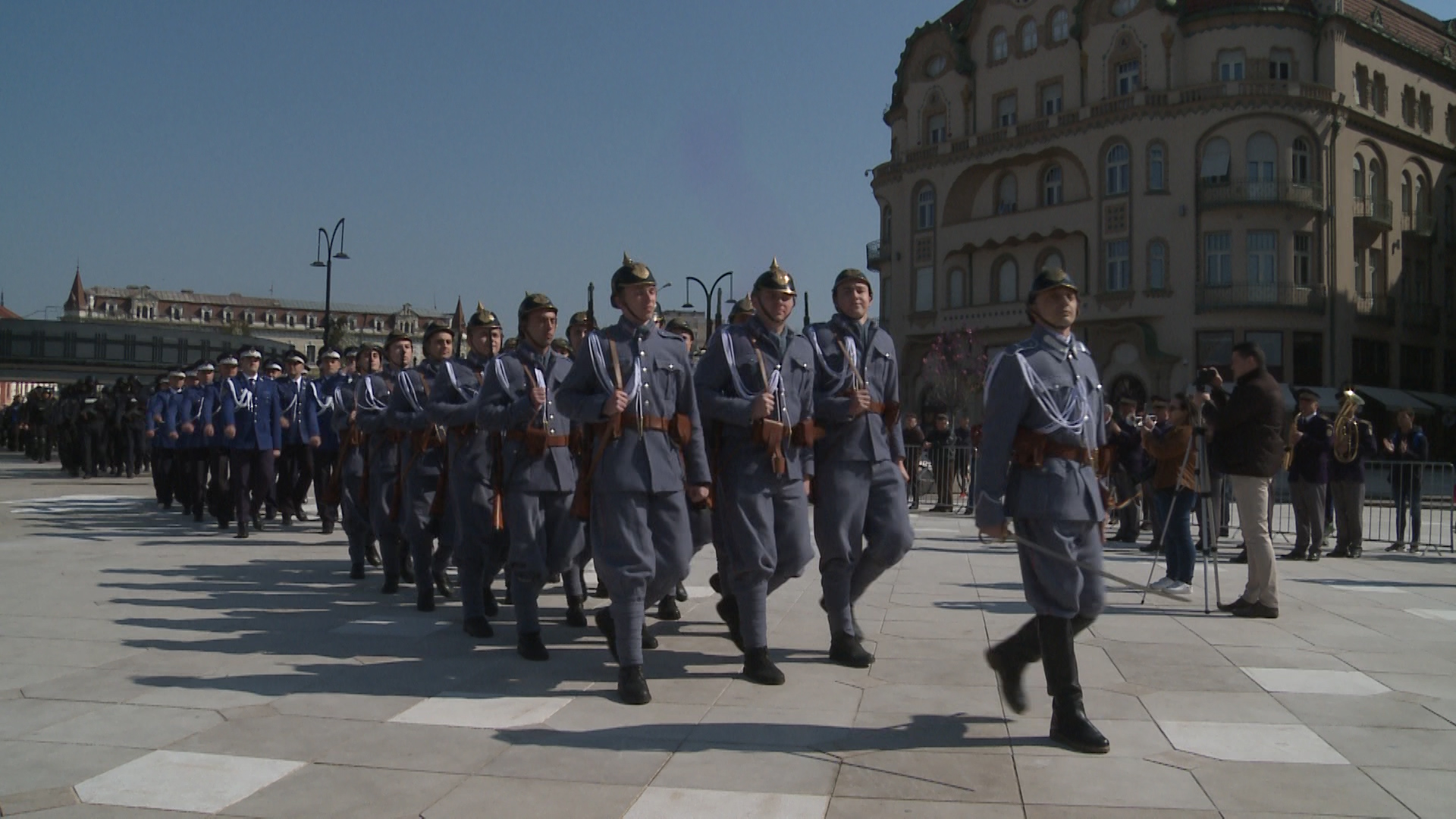 Lupte simulate si defilari in uniforme de acum 100 de ani, cu ocazia centenarului Jandarmeriei Bihor
