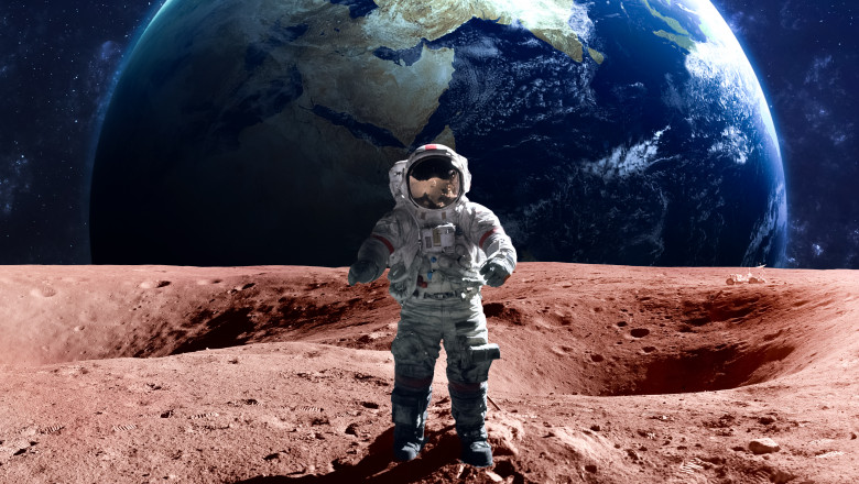 cosmonaut nasa american luna terra shutterstock_362446718