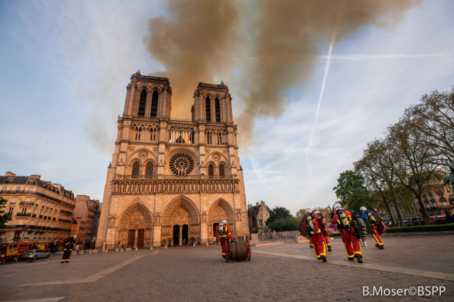 incendiu-notre-dame-pompiers-de-paris-fb (4)