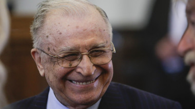 Ion Iliescu râzând